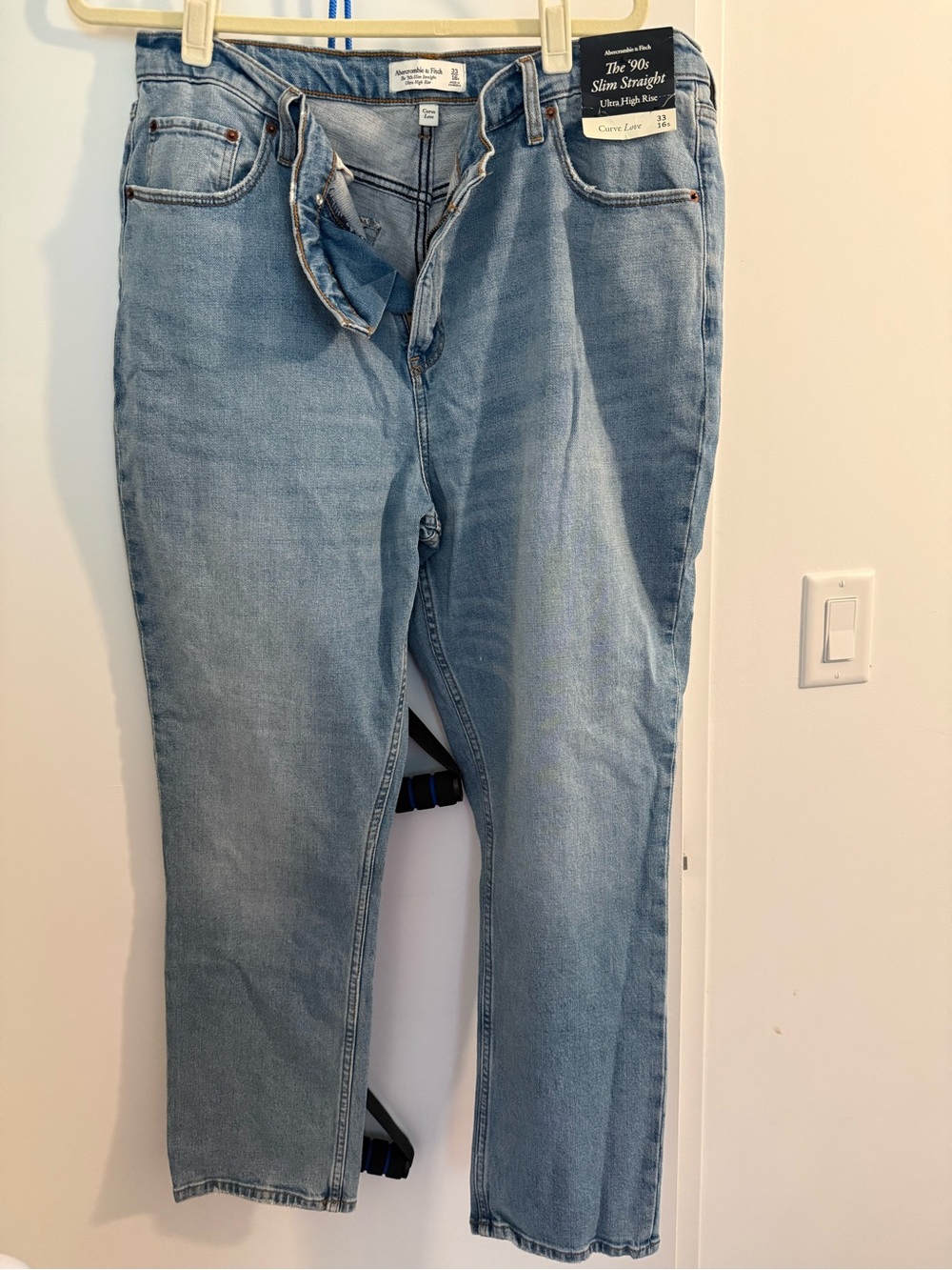 Abercrombie & Fitch '90s Slim Straight Ultra High Rise Jeans - Light Blue